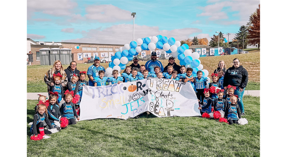 2022 Varsity Rink Football Players and Cheerleaders